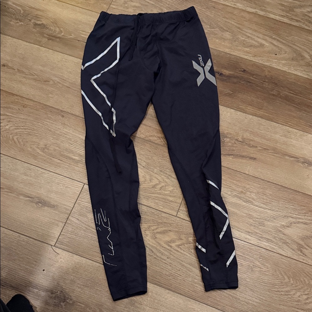 2XU Men’s Black and Silver Compression Logo Tights Large